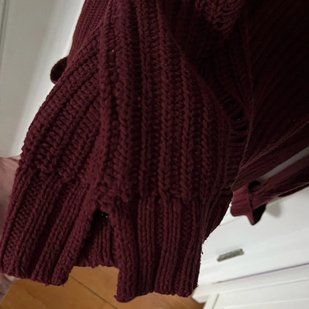 Chunky Maroon Express Knit Turtleneck Sweater! - Picture 6 of 7